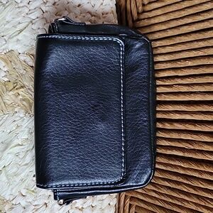 Thirty-one black wallet, belt bag.